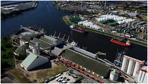 Barge Carrying Salt Sinks Causing Environmental Concerns for Hamburg