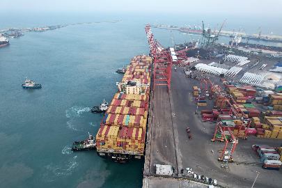 V.O.C Port creates history ;  Berthed and Handled Longest Container Vessel 