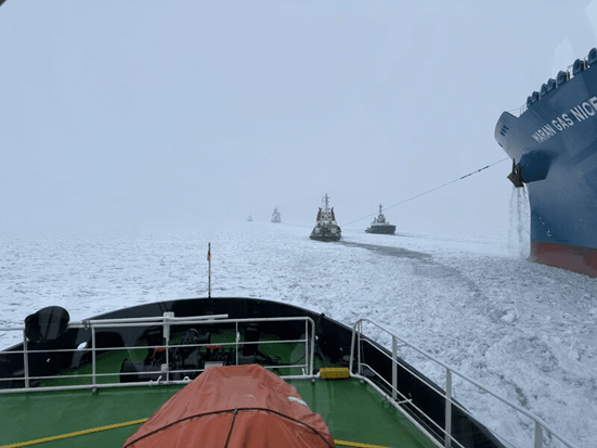 Mukran LNG Terminal Reopens After Icebreakers Clear Channel in Frozen Baltic