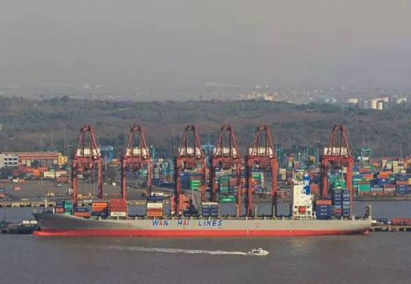 West Asia Conflict Disrupts Indian Exports; 2,300+ Containers Stuck at JNPT and Mundra