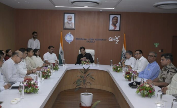 Shantanu Thakur visits DPA Kandla, reviews port performance
