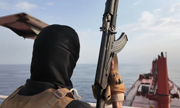 Houthi threat tightens Saudi oil pincer