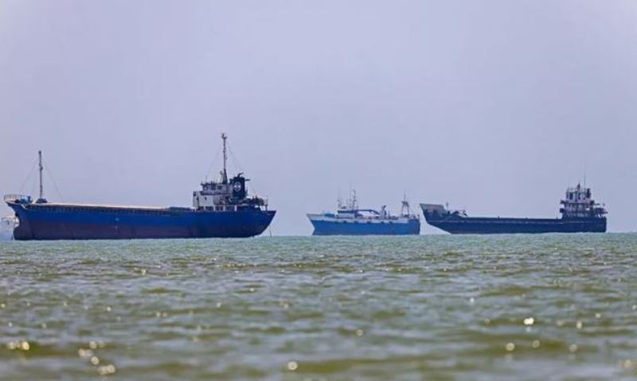 Iran, Oman Discuss Temporary Two-Way Shipping Corridor through Strait of Hormuz