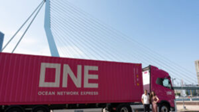 DM Transport Deploys First Electric Truck at Port of Rotterdam