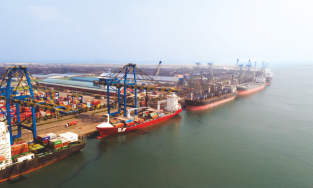 Gujarat Weighs Concession Extensions for Major Private Ports