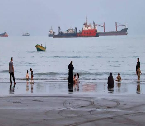 Two Filipino Seafarers Killed in Iranian Attack on Saudi Tanker in Strait of Hormuz