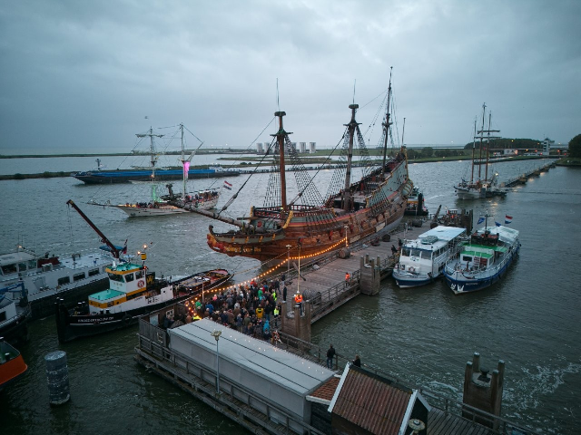 Sailing vessel ‘Batavia’ arrives at Damen Shiprepair Amsterdam to prepare for her final voyage, taking her onshore