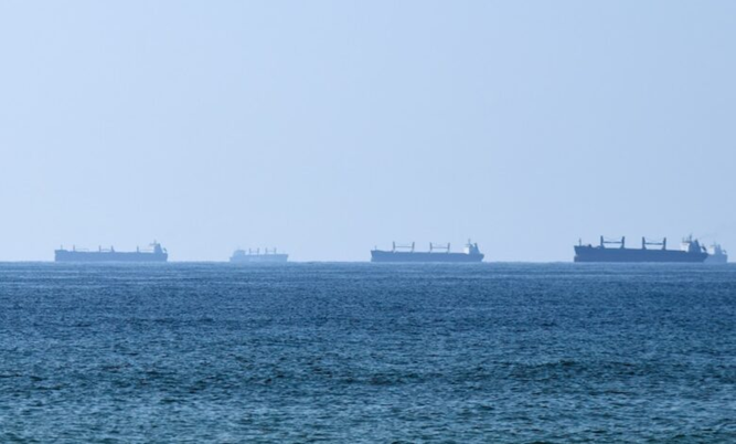 Oil exports surge back through Hormuz despite mounting attacks